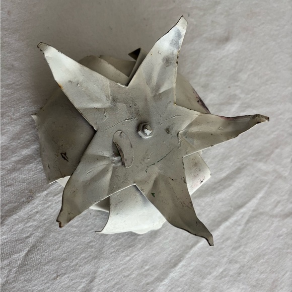 Vintage metal floral candle holder - Picture 4 of 7